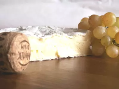 Elsässer Käse mit Weintrauben